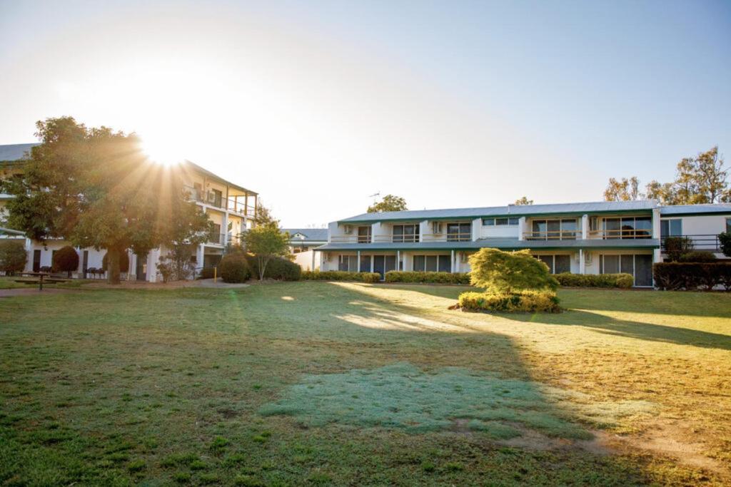 Hotel Yarrawonga Mulwala Golf Club Exterior foto The Village, 2015