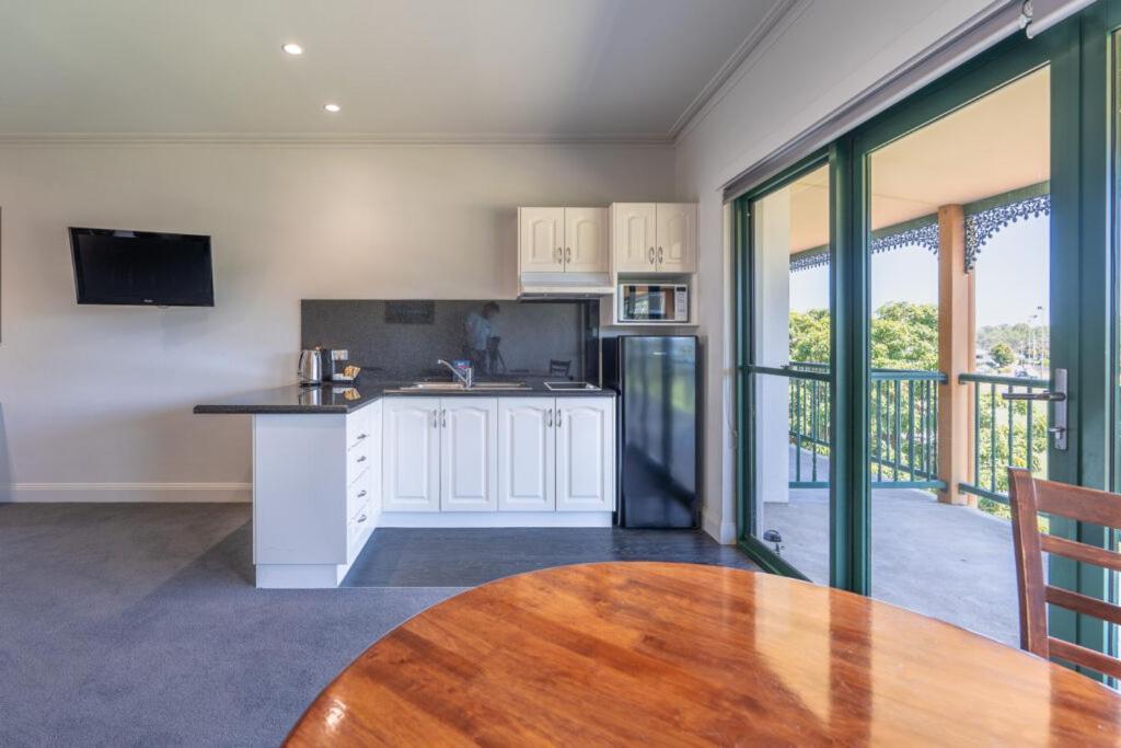 Hotel Yarrawonga Mulwala Golf Club Exterior foto A kitchen in a serviced apartment
