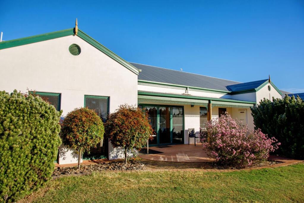 Hotel Yarrawonga Mulwala Golf Club Exterior foto The house in 2011