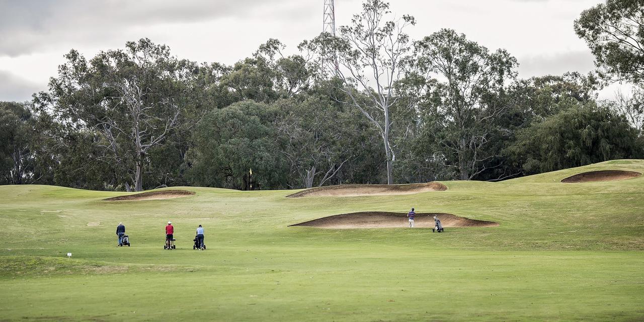 Hotel Yarrawonga Mulwala Golf Club Exterior foto Golfers at the 2011 Australian PGA Championship